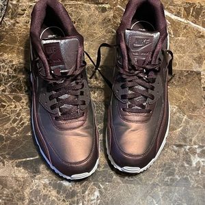 Women Nike shoes like new Size 10